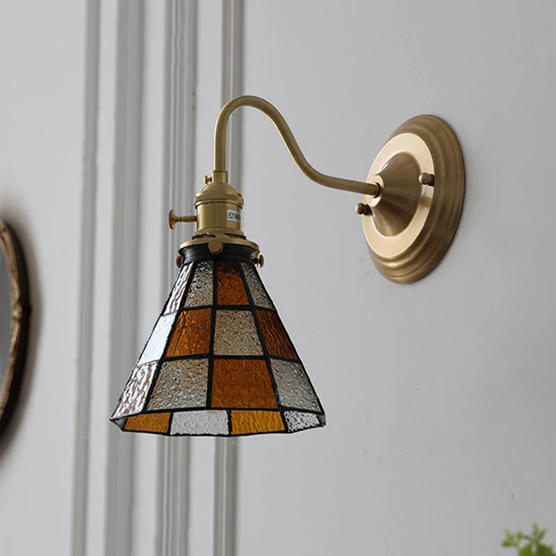 Væglampe med Vintage Glas – Stilfuld og Stemningsfuld Belysning