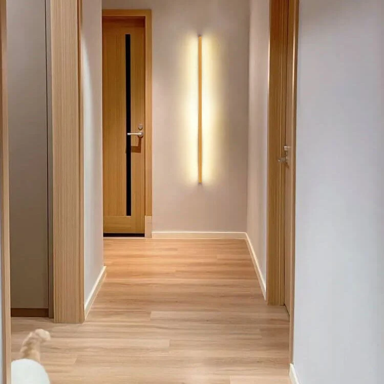 Stilren Væglampe i Træ med LED for Hygge og Stil