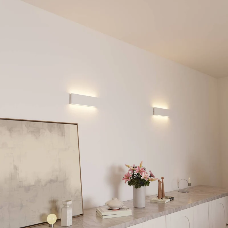Elegant LED Væglampe med Blødt Lys til Minimalistisk Indretning