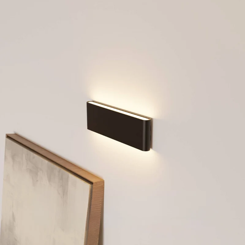 Elegant LED Væglampe med Blødt Lys til Minimalistisk Indretning