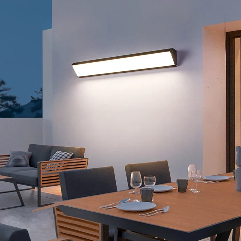 Vandtæt Udendørs LED Væglampe med Moderne Design