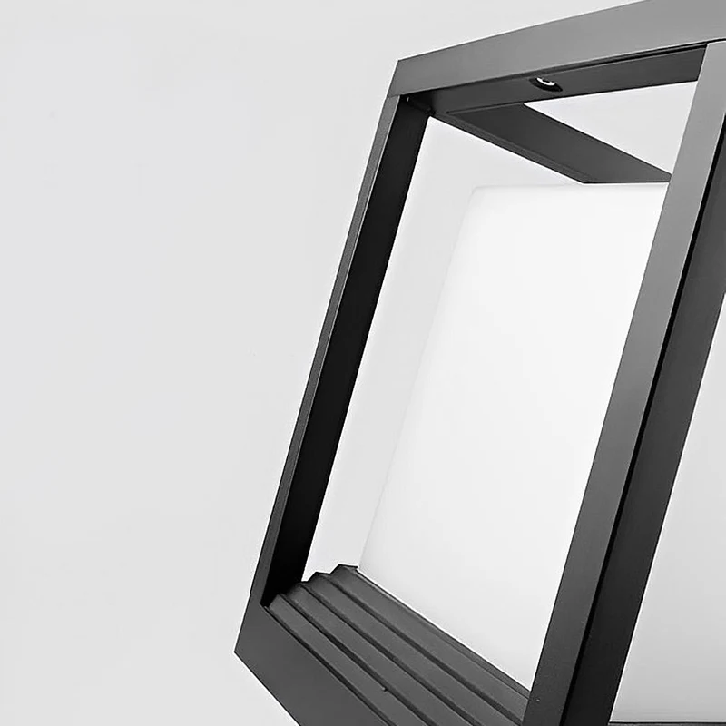 Solcelledrevet Udendørs LED Lampe i Sort Aluminium