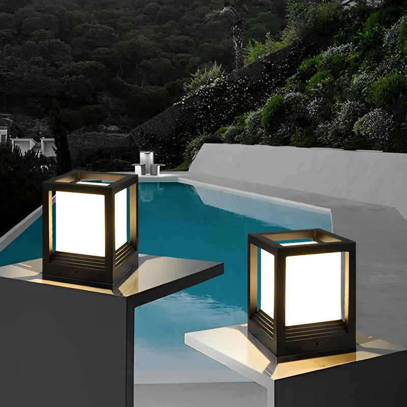 Solcelledrevet Udendørs LED Lampe i Sort Aluminium