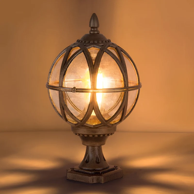 Elegant Udendørs Væglampe med Vejsikkert Glasdesign