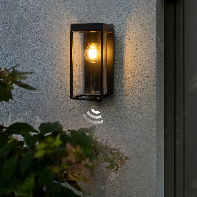 Elegant Udendørslampe i Sort Metal med Glas og Solenergi