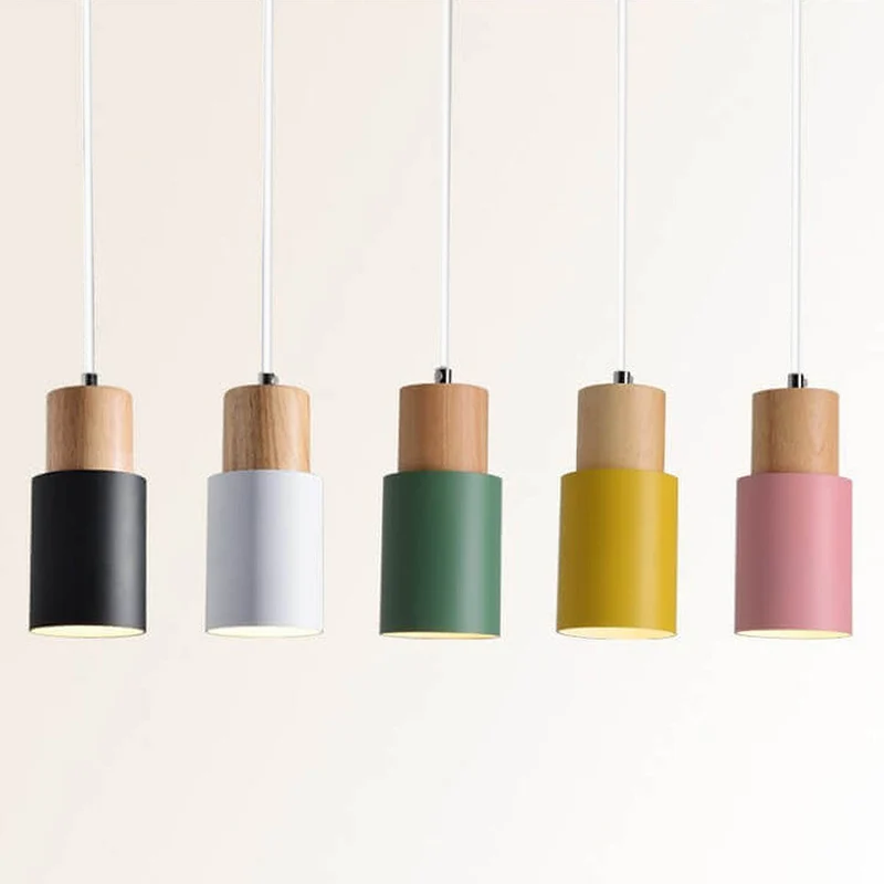 Elegant Træpendel i Sort – Moderne Cylinderdesign