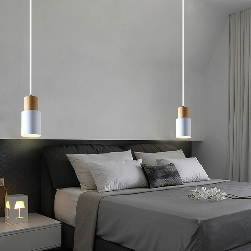 Elegant Træpendel i Sort – Moderne Cylinderdesign