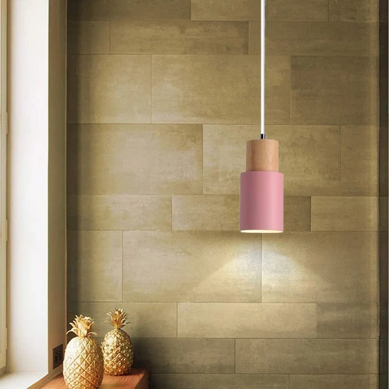 Elegant Træpendel i Sort – Moderne Cylinderdesign