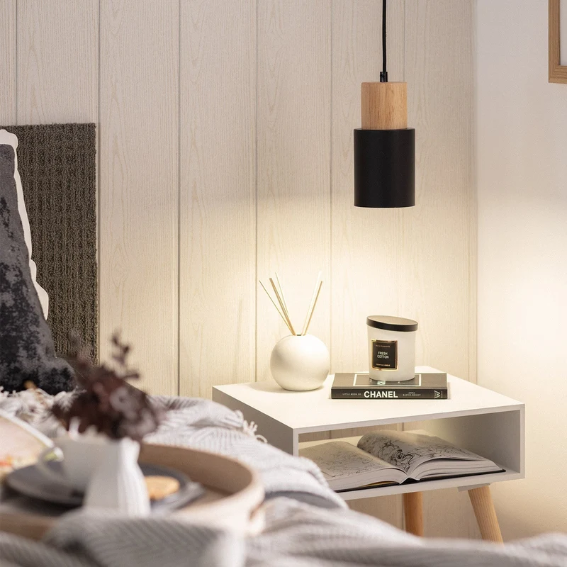 Elegant Træpendel i Sort – Moderne Cylinderdesign