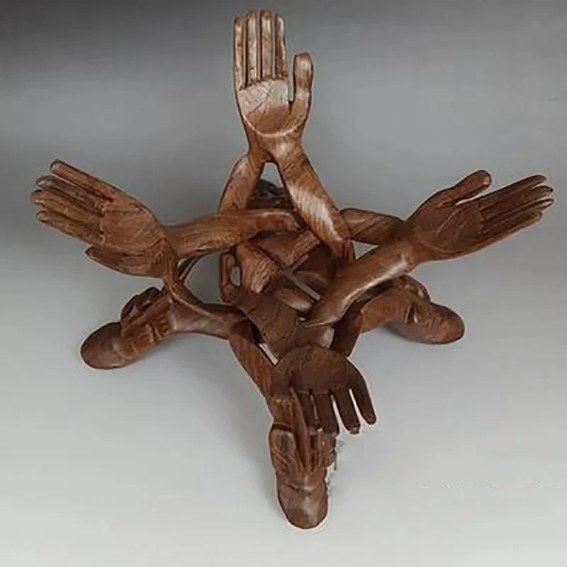 Serene Sculpture Wooden Luck Bearer Serveringsfad