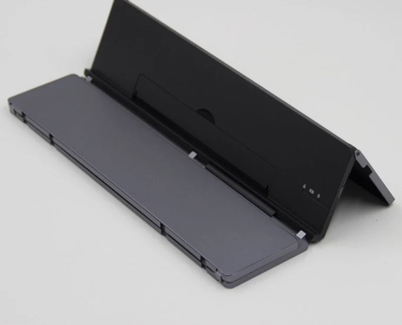 Bærbar trådløs sammenfoldelig tablet-holder tastatur