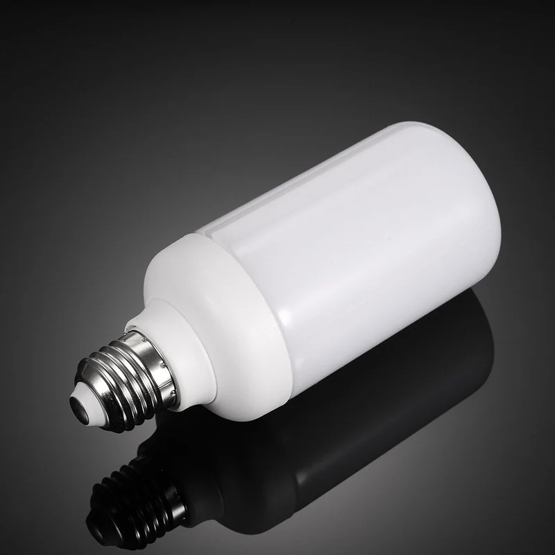 Energibesparende LED-pære med realistisk flammeeffekt