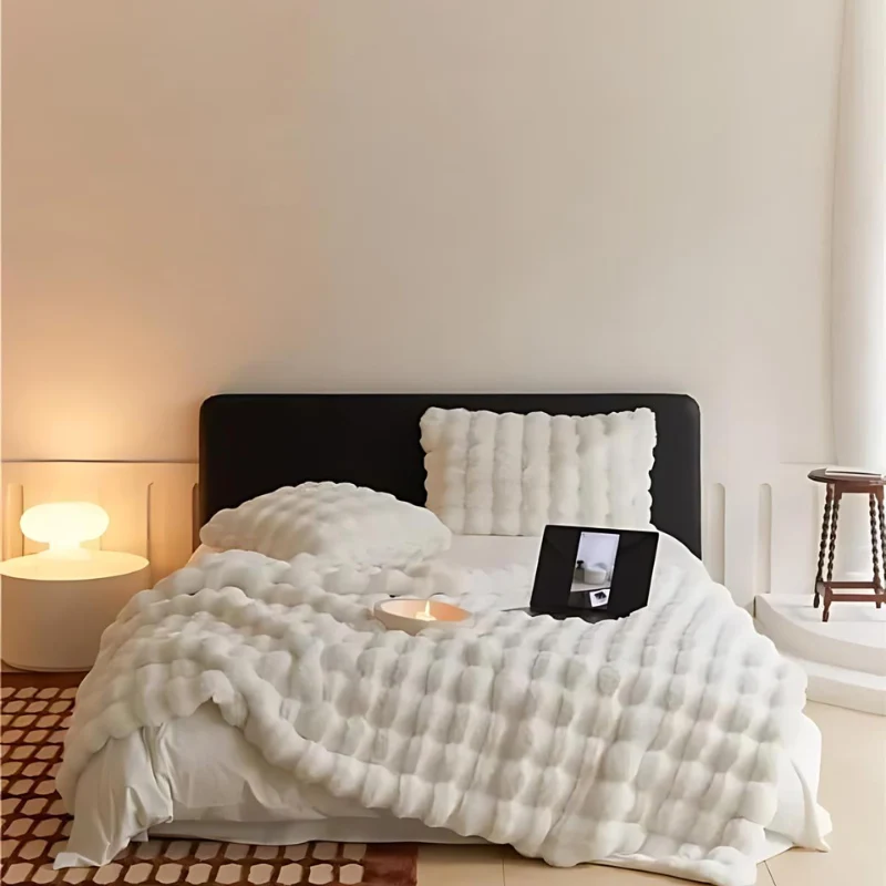 Blød Fleece Tæppe med Pelslook – Luksus & Komfort i Én