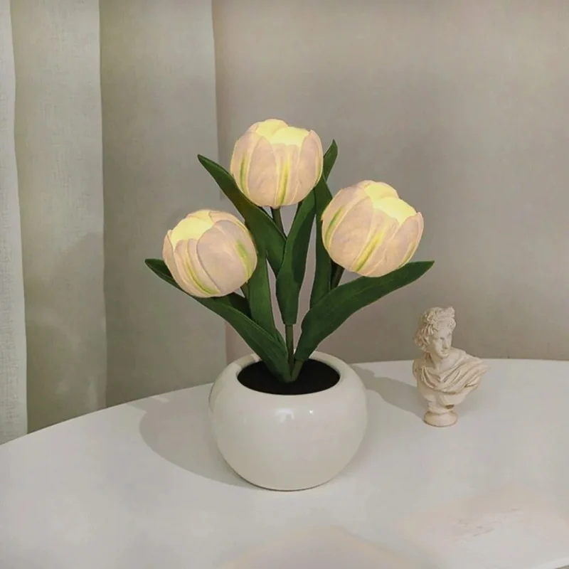 Dekorativ LED Tulipanlampe i Keramikpotte – Naturlig Hygge