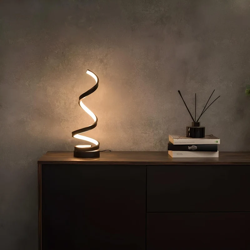 Elegant LED Bordlampe med Justerbar Lysstyrke og Design