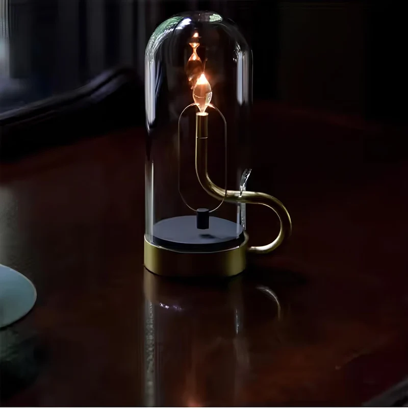Elegant LED Bordlampe med Glasdome og Genopladelig Lys