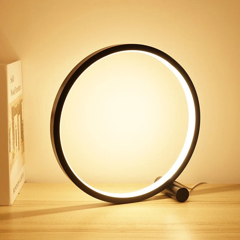 Moderne LED Natlampe med Justerbar Lysstyrke og Ringdesign