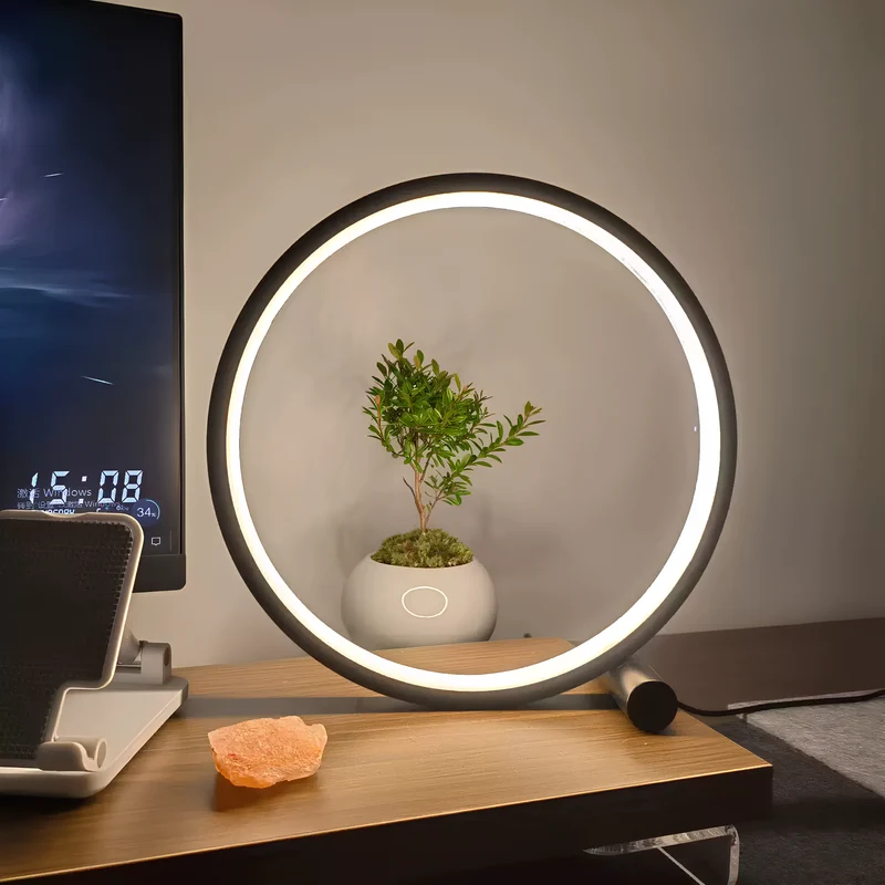 Moderne LED Natlampe med Justerbar Lysstyrke og Ringdesign