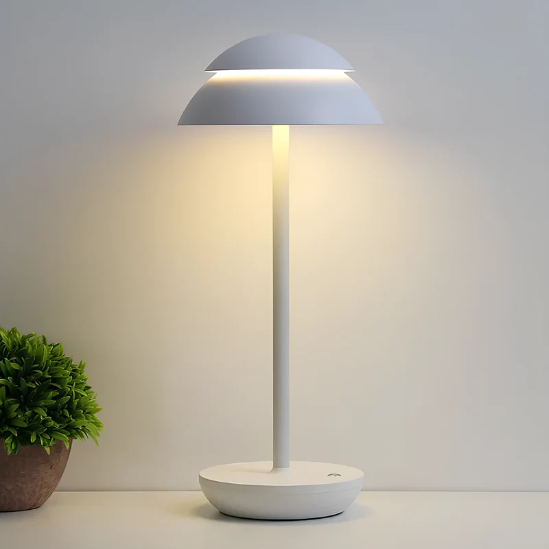 Stilren Trådløs Bordlampe i Metal med Justerbar Lysstyrke