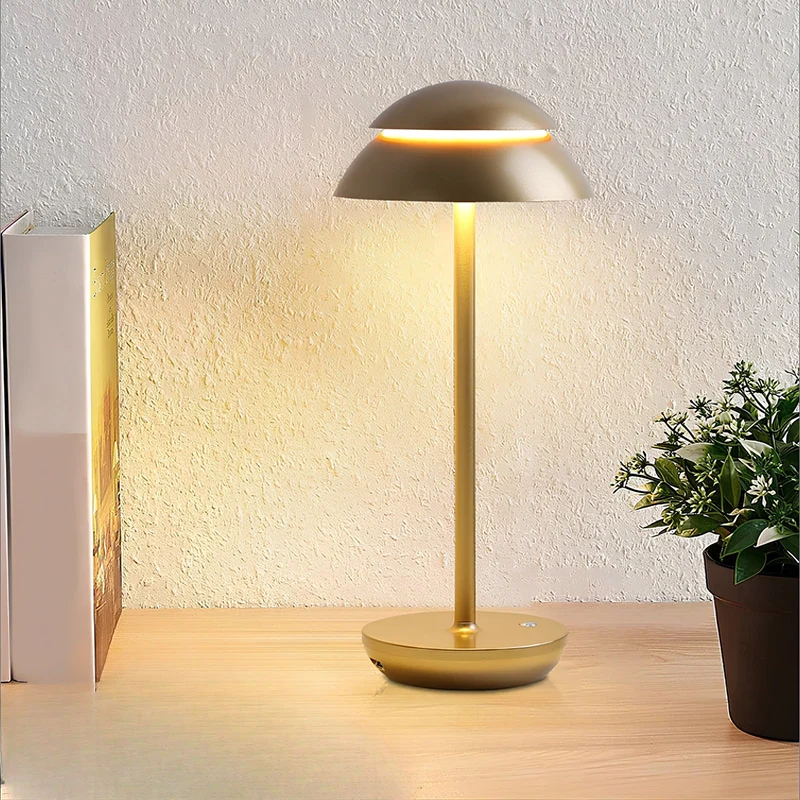 Stilren Trådløs Bordlampe i Metal med Justerbar Lysstyrke