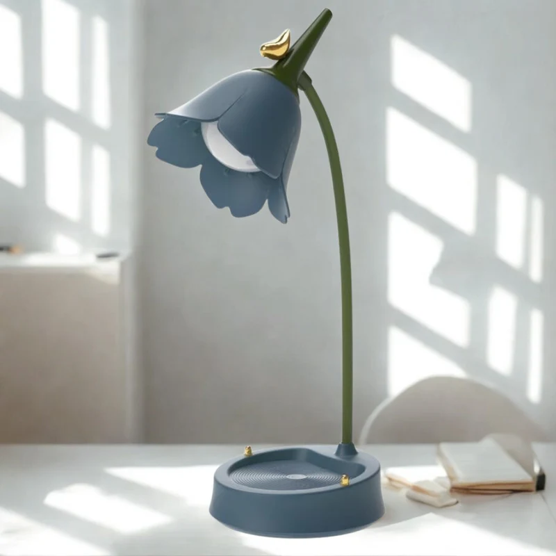Elegant LED Bordlampe med Blomsterdesign - Lang Batteritid