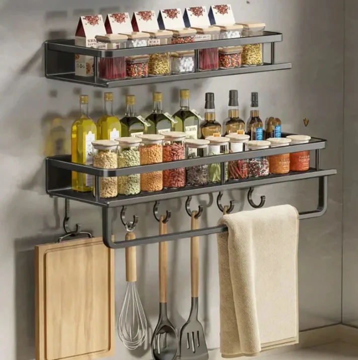Elegant Metalkøkkenhylde med Pladsbesparende Design