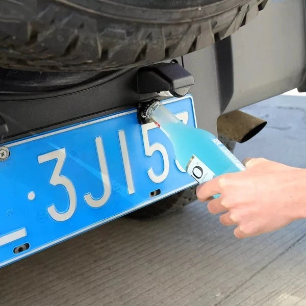 Nummerplade monteret flaskeåbner