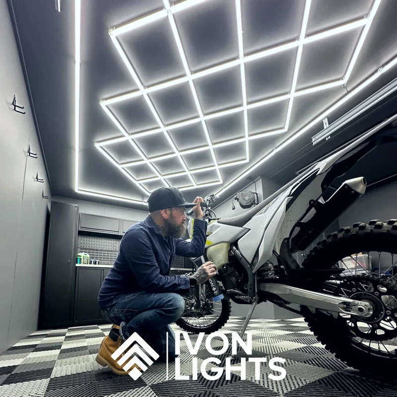 IVON BLACKOUT Cone LED Garagebelysning Svart 243x484cm