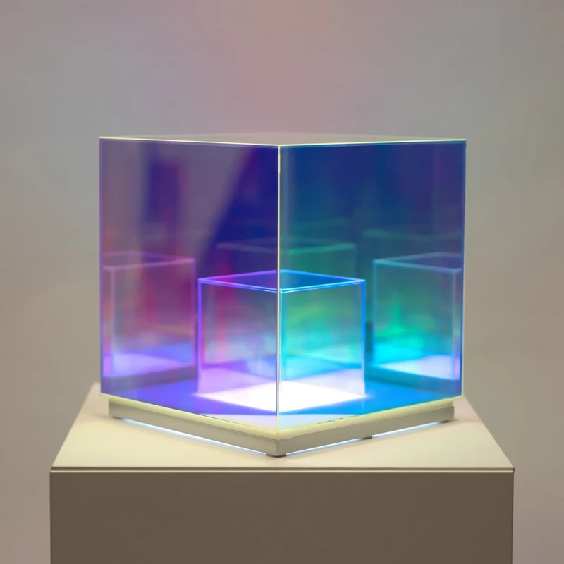 Futuristisk RGB-bordlampe: Skab unik atmosfære i dit hjem