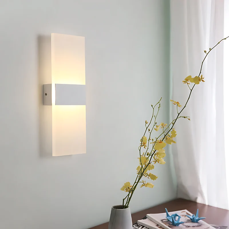 Elegant væglampe med touch-sensor og USB-opladning