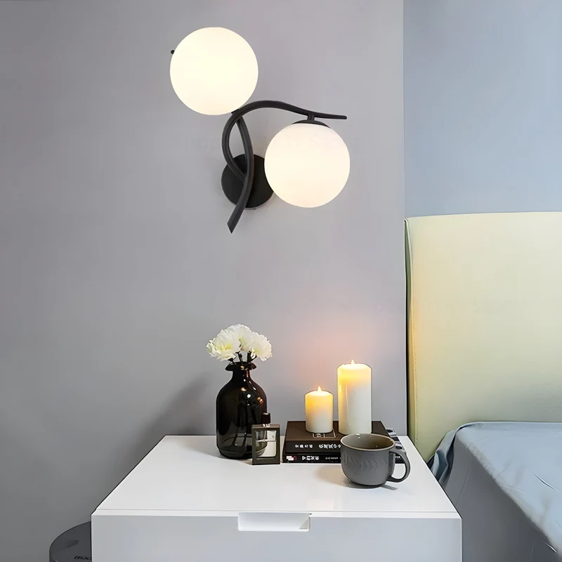 Nordisk Væglampe med Blødt Lys og Elegant Design