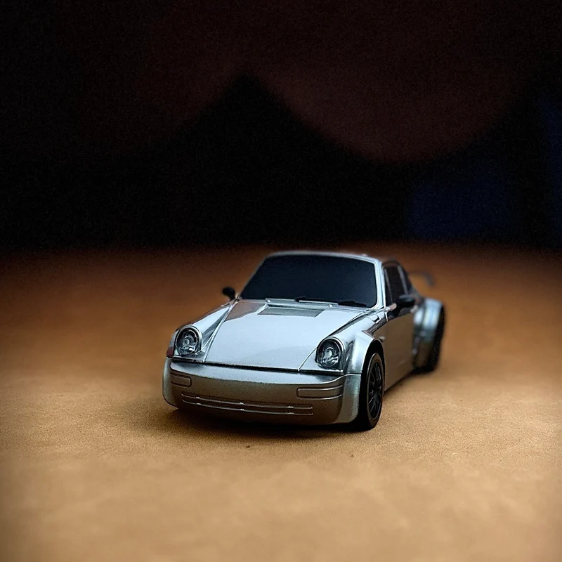 RC-driftbil med retrodesign til sjov og leg