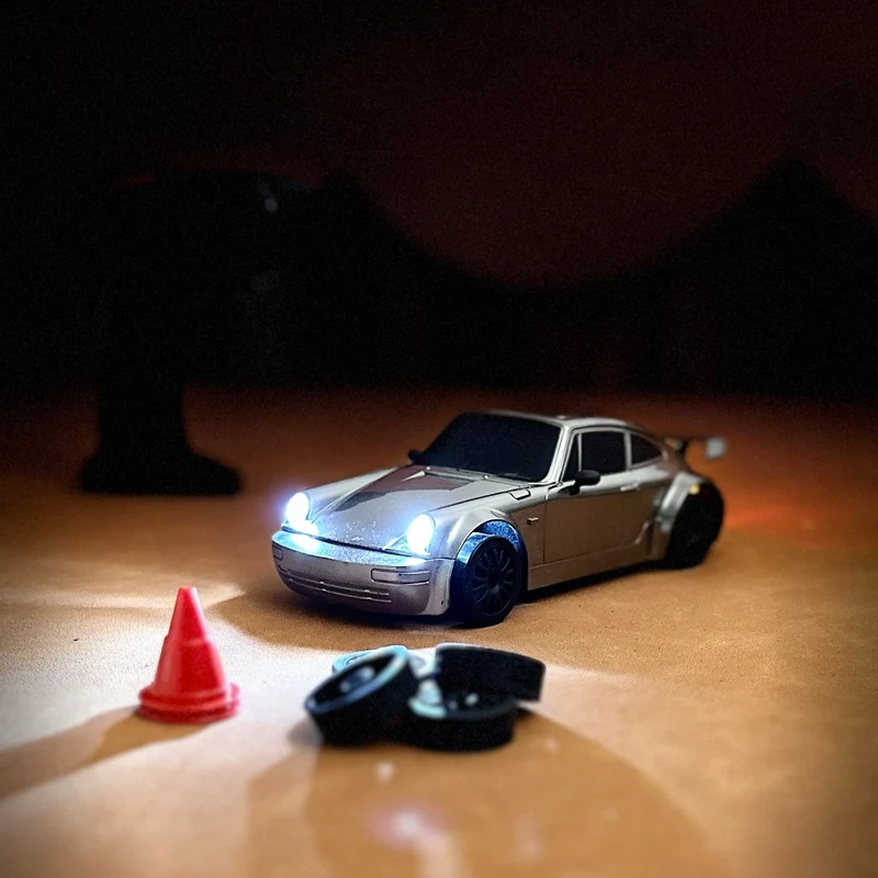 RC-driftbil med retrodesign til sjov og leg