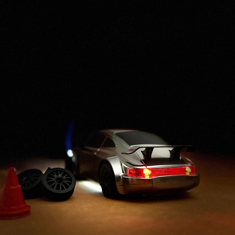 RC-driftbil med retrodesign til sjov og leg