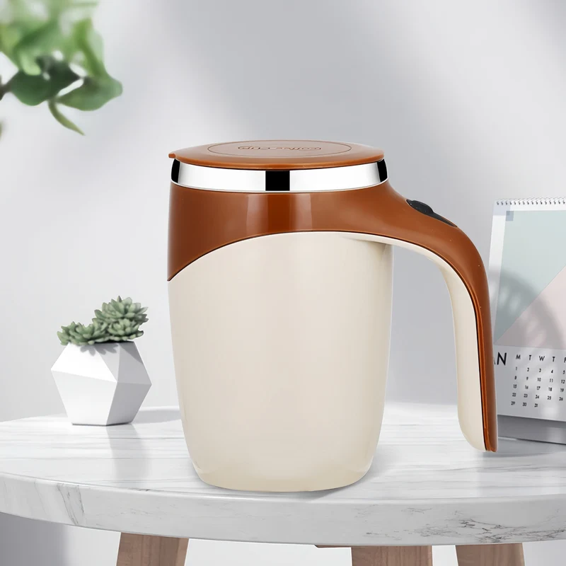 Magnetisk selvrørende kop til kaffe og te på farten