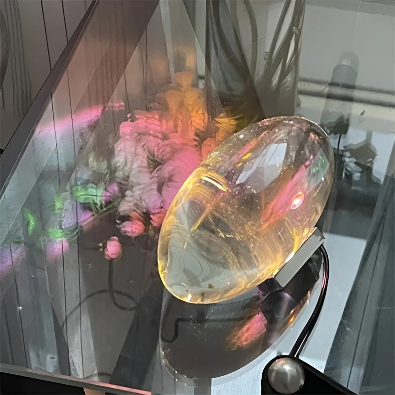 LED Projektionslampe med prismatiske effekter til kreative rum