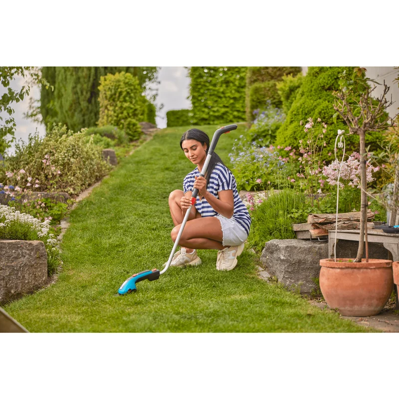 Gardena Cordless Grass Shears Set, Blue
