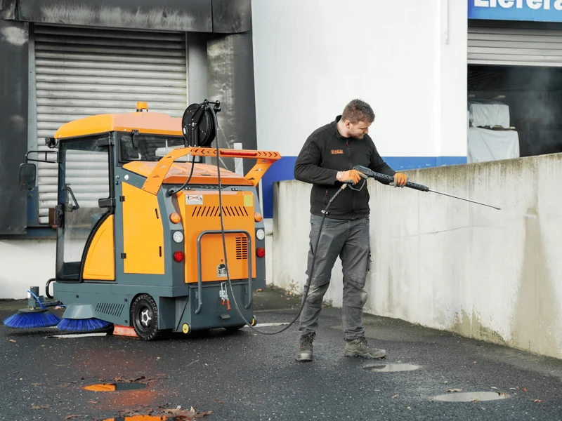 Kehrmaschine mit Kabine Graefer KM180-PRO inkl. Hochdruckreiniger