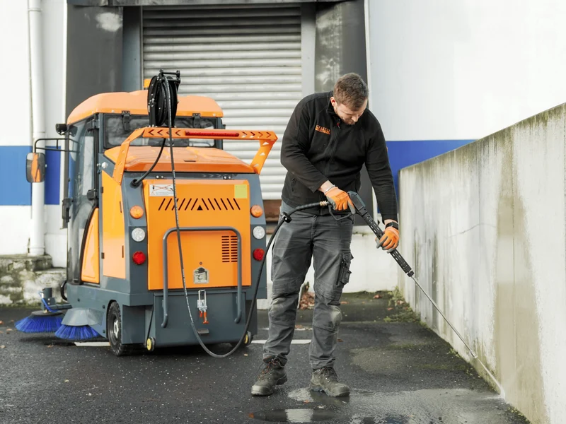 Kehrmaschine mit Kabine Graefer KM180-PRO inkl. Hochdruckreiniger