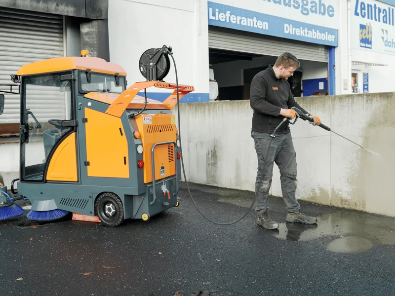 Kehrmaschine mit Kabine Graefer KM180-PRO inkl. Hochdruckreiniger