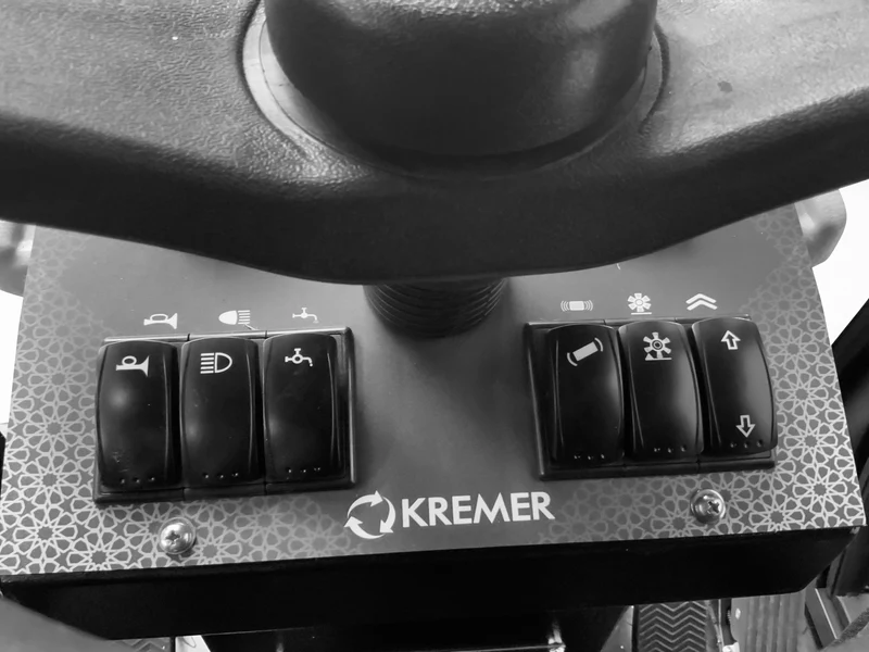 Kehrmaschine mit Kabine Kremer KRS100