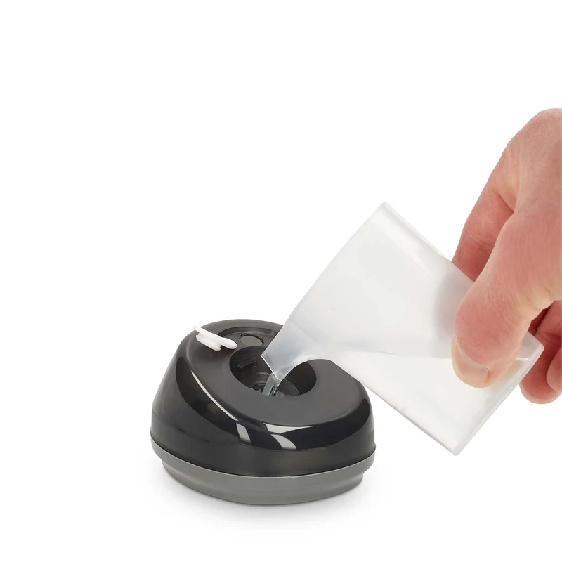 Nedis HHGS500 - Handheld kledingstomer - Compacte en krachtige kledingstomer voor op reis en thuis - 1700 W - 370 ml - Zwart/Wit