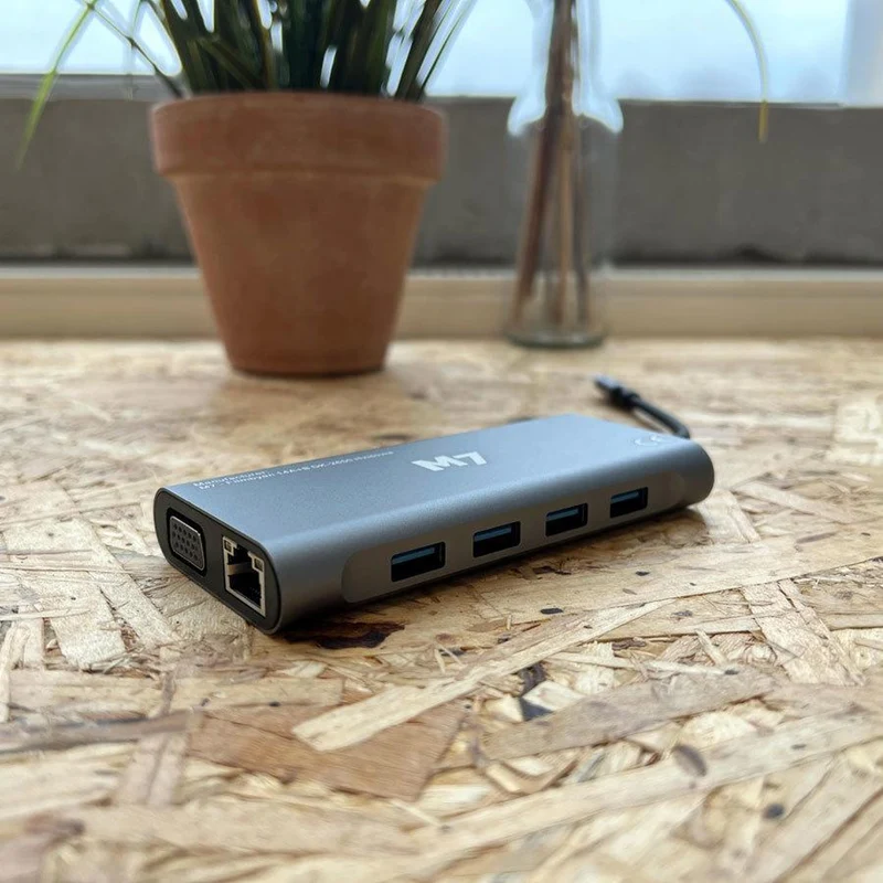 M7 USB-C 11-i-1 m. HDMI & VGA SD microSD RJ-45 USB 3.0 og USB-C