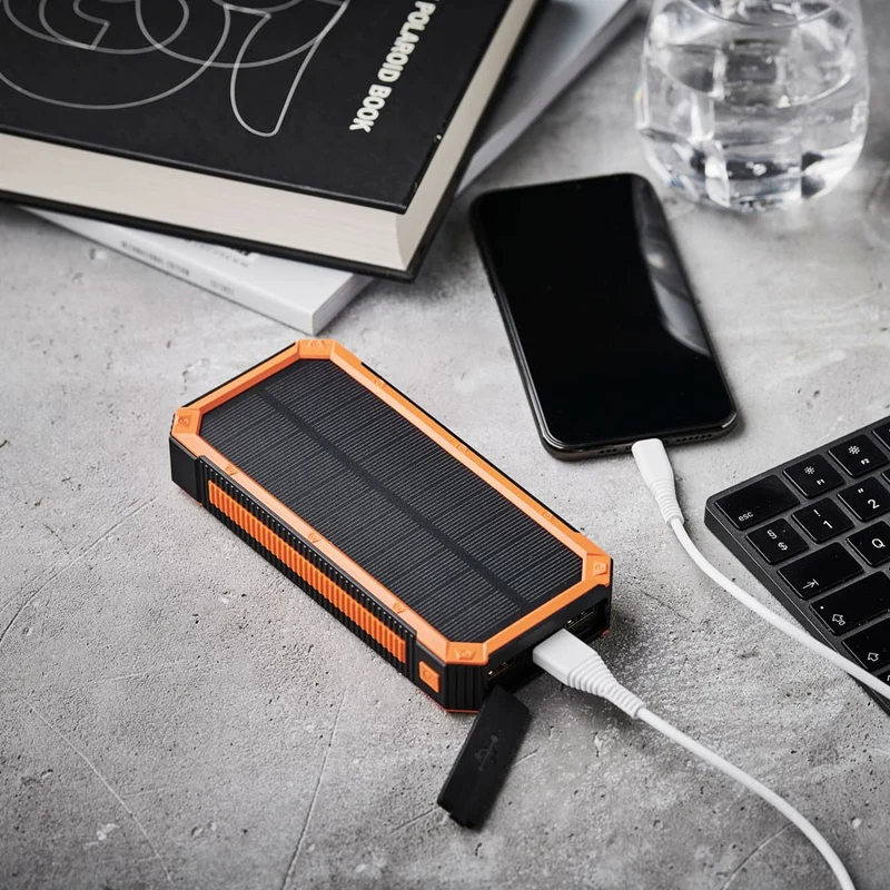REFURBISHED Lippa 20.000 mAh Solar Powerbank 1 x USB-C PD & 3 x USB-A Output