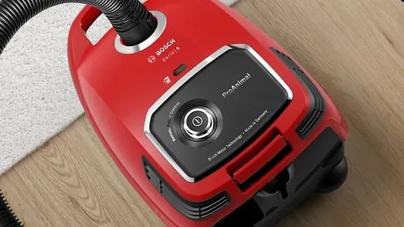 Bosch Serie 6 ProAnimal BGL6PET3 Vacuum Cleaner, Red