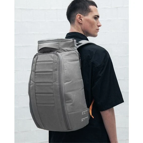 Db Hugger Backpack 30L, Sand Grey