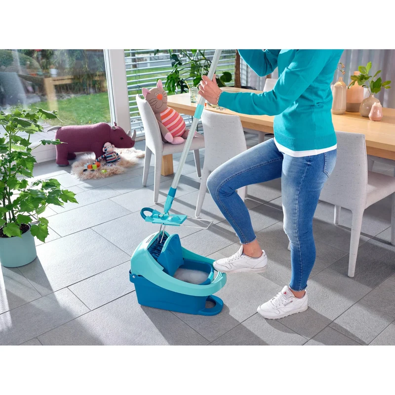 Profi-set från Leifheit, mopp och hink på hjul, fotpressning, enkel tömning, volym 8 liter, Micro duo-moppdukssats, 55096
