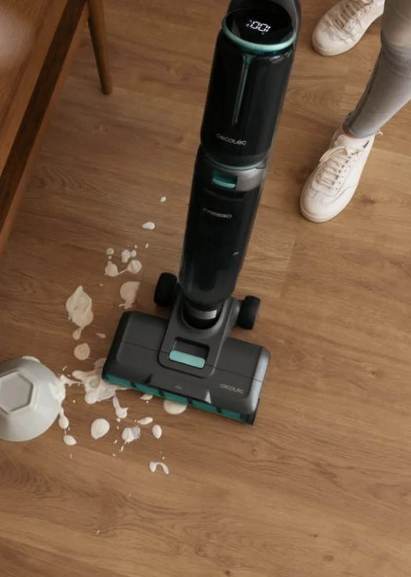 Cecotec FreeGo vask&sug med spray gulvvasker