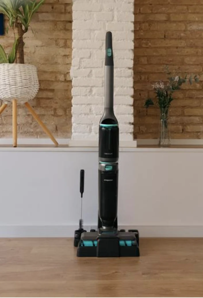 Cecotec FreeGo vask&sug med spray gulvvasker