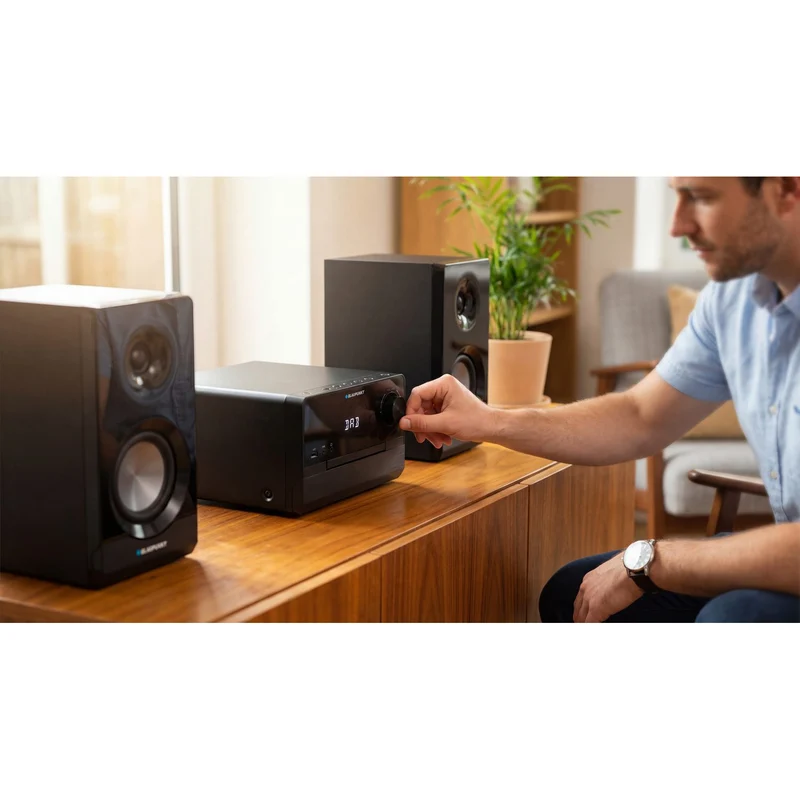 Blaupunkt mikrotorn, effekt 100 W RMS, DAB+-tuner, LED-display, FM-radio, teleskopantenn ingår, HDMI ARC-anslutning, CD/MP3/USB/BT, klocka med alarmfunktion, MS49DAB
